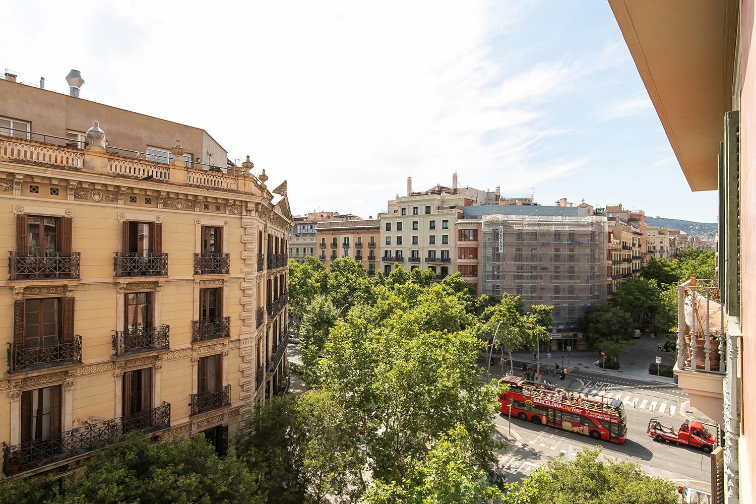 Beautiful Apartment With Terrace In Barcelona — Photos 1